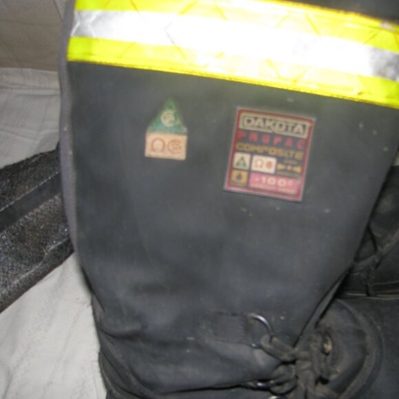 Pair of Dakota Men's size 10 winter working boots - Picture 4 of 6